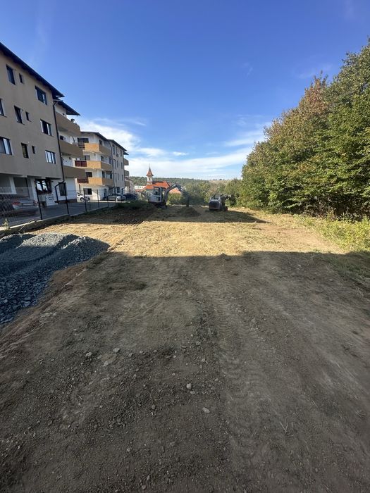 Se vinde teren ultracentral pentru 6 case .