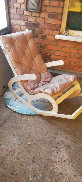 Продам деревянную кресло кочалку