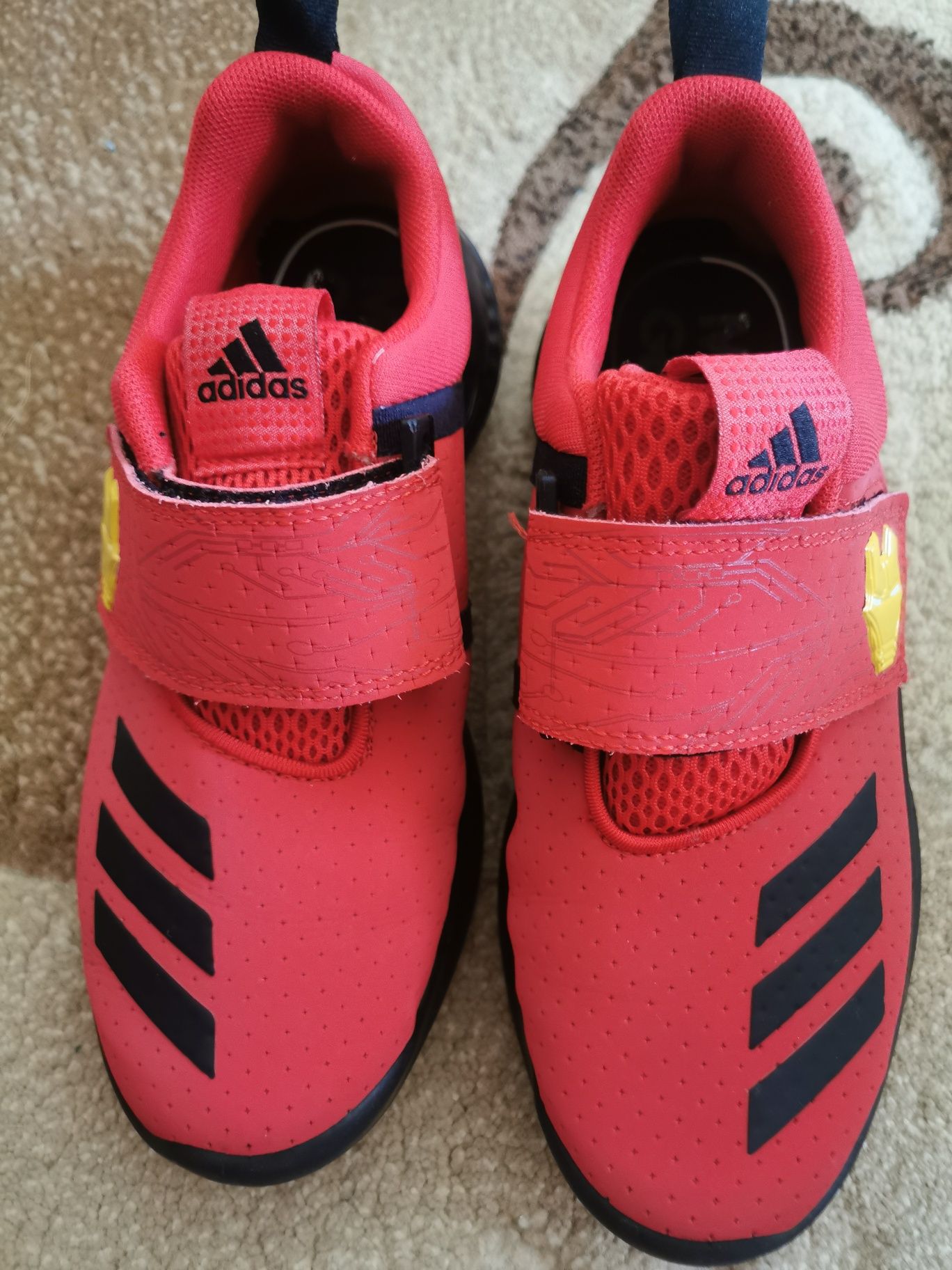 Adidas rapida bounce avengers store