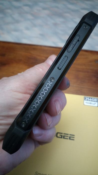 Смартфон "Doogee" S mini