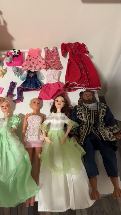 Комплект Barbie с допълнителни кукли и аксесоари