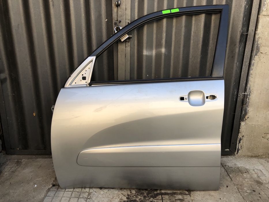 Предна лява врата за тойота рав4/Toyota Rav4 00-05г