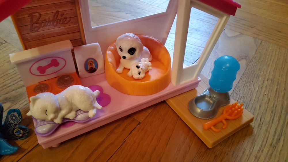 Манекен barbie + Краваната на Челси и  вила за домашни любимци BARBIE