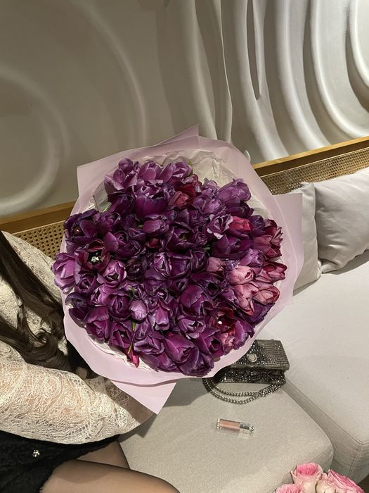 Тюльпаны букет обьемный тяжелый