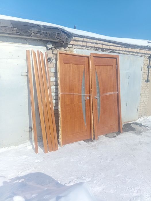 Дверь деревянная 2 шт