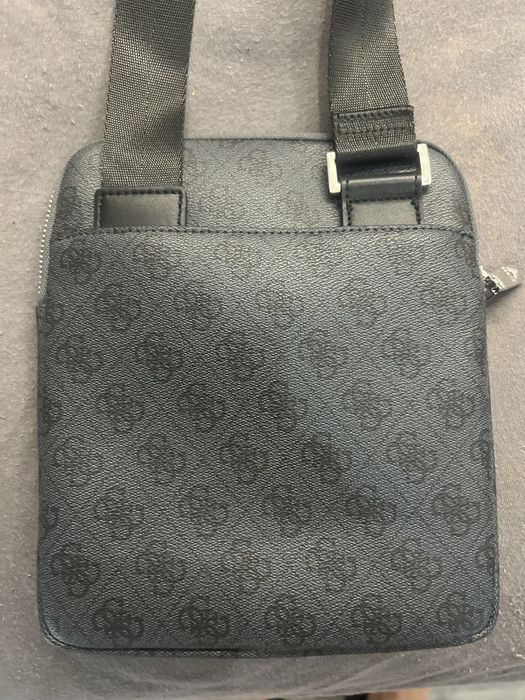 Guess мъжка чанта.