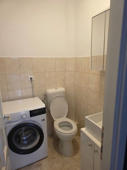 Vând  apartament 3 camere,etaj 3 ,lângă  liceul Pedagogic