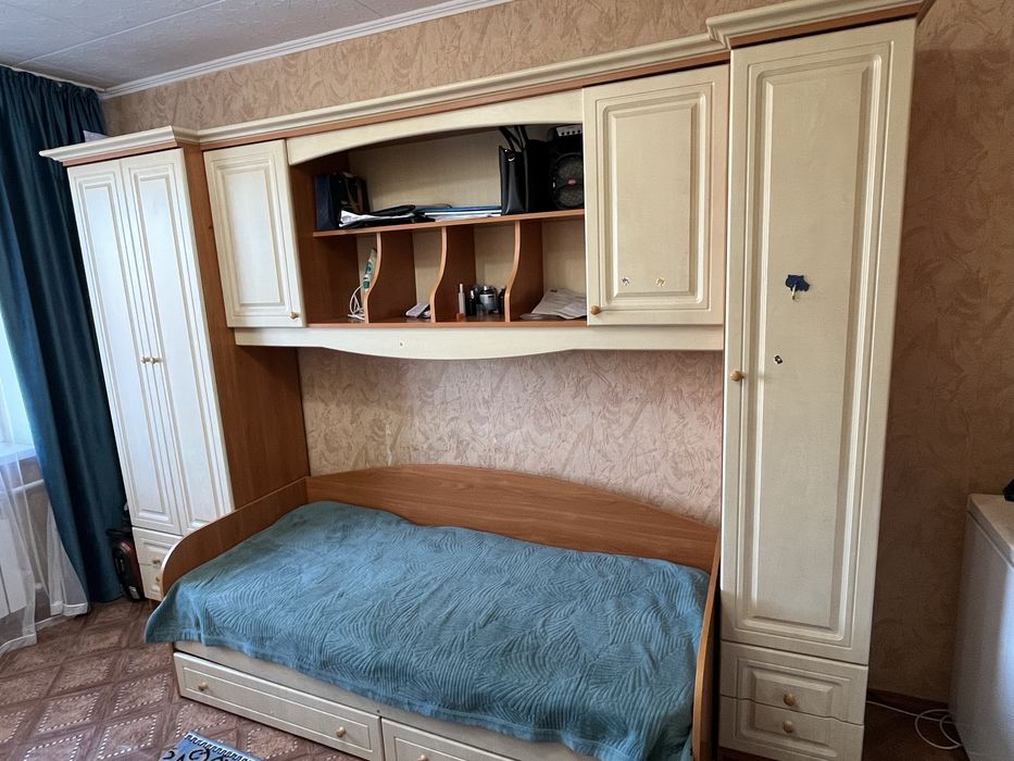 Продам шкаф с кроватью