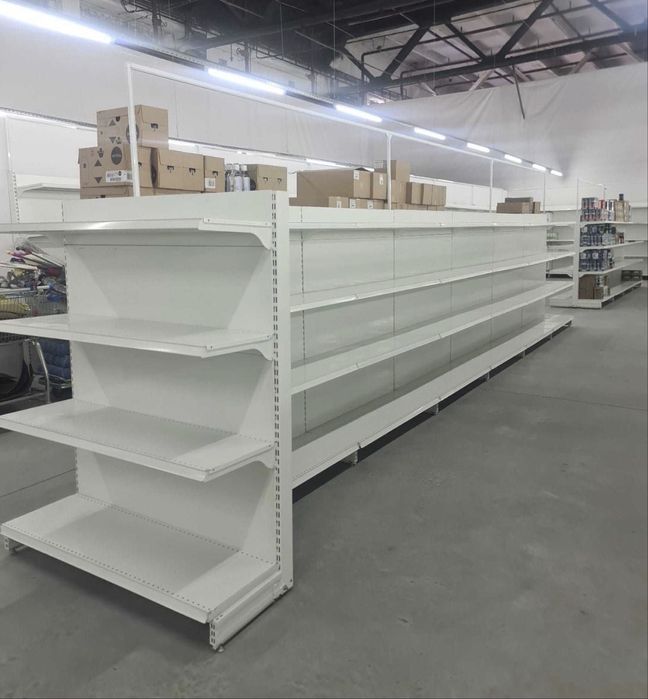 Rafturi de magazin perete