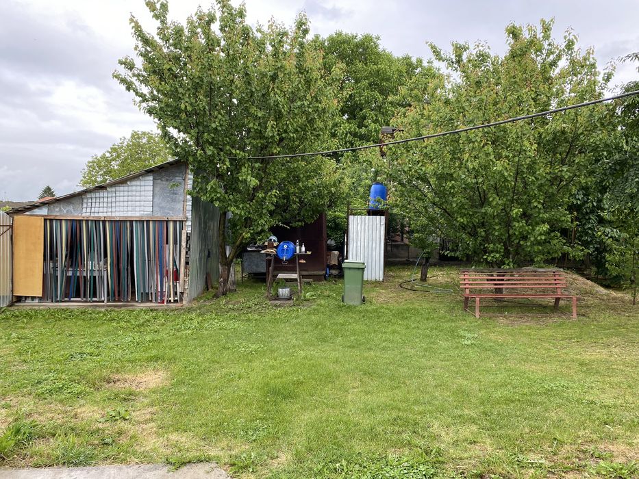 Casa de vanzare + teren 5000 mp