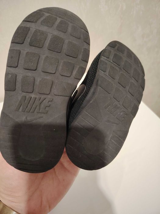 Маратонки Nike номер 25 и Аdidas номер 23.5