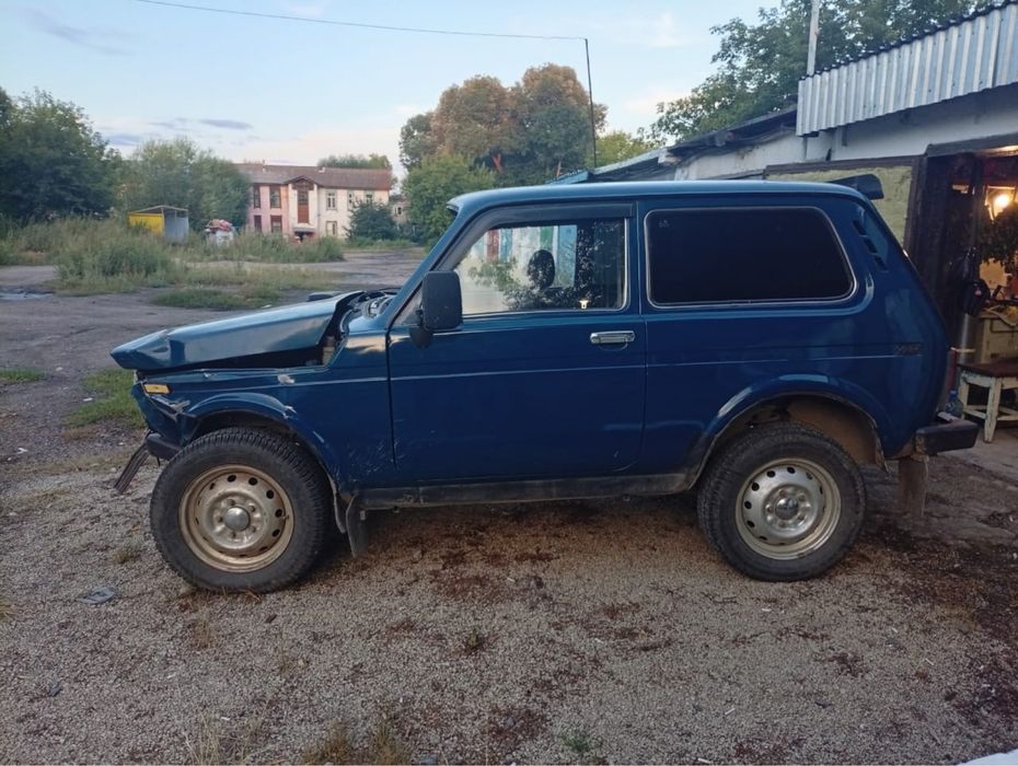 Продам Ниву (аварийная) на ходу