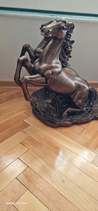 Уникална холна маса.