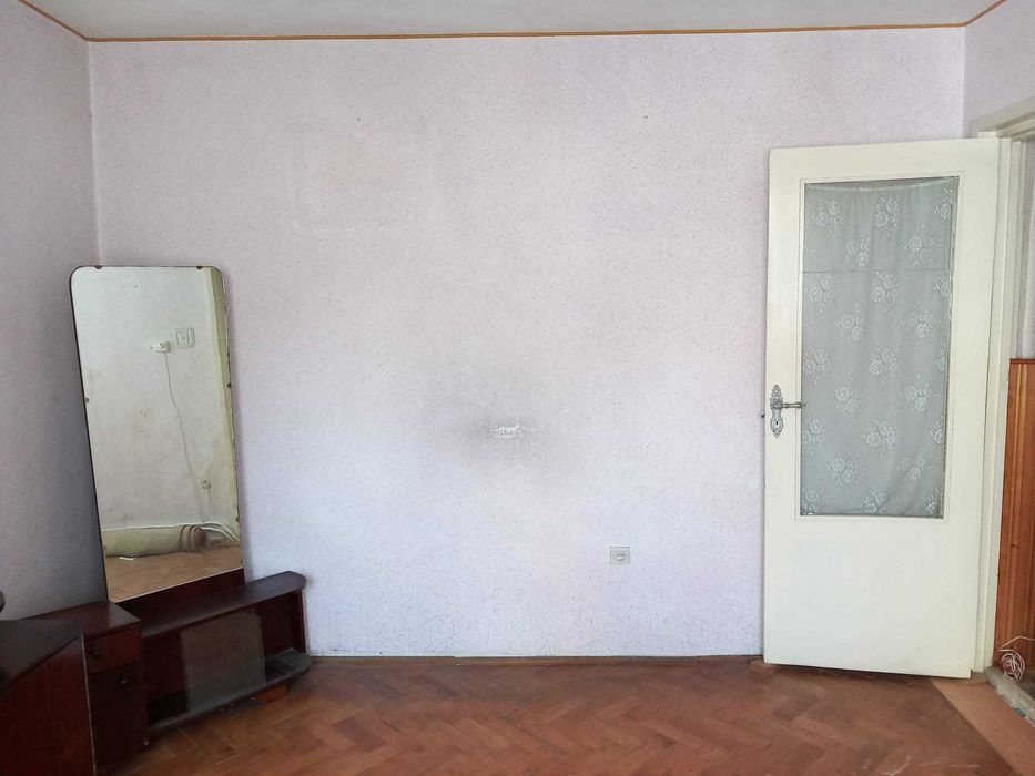 Apartament 2 camere, bucătărie, baie, hol acces, balcon, boxă subsol.