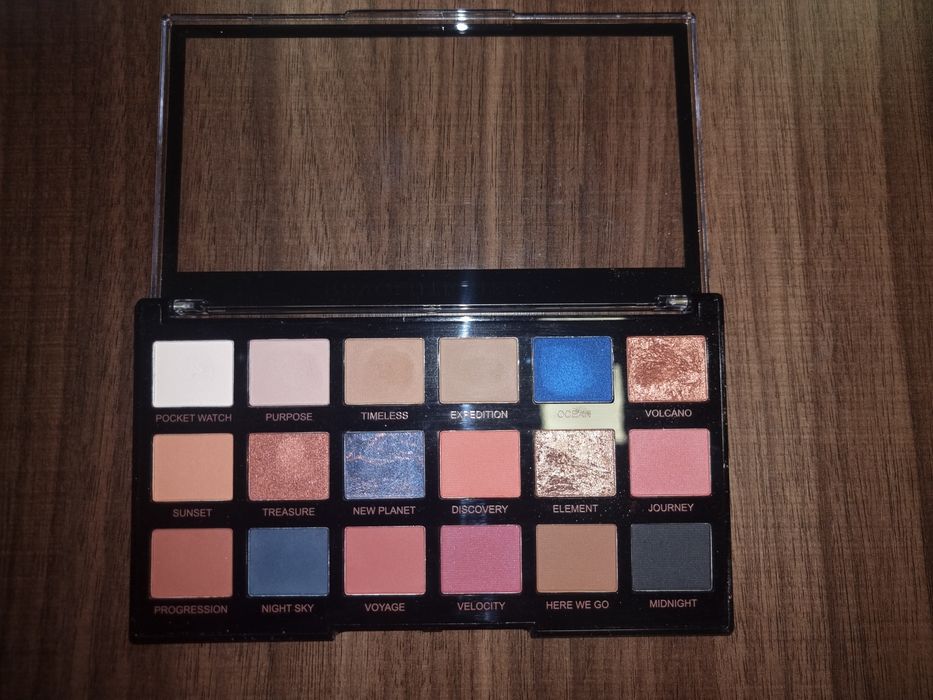 Декоративна и бяла козметика за лице и тяло