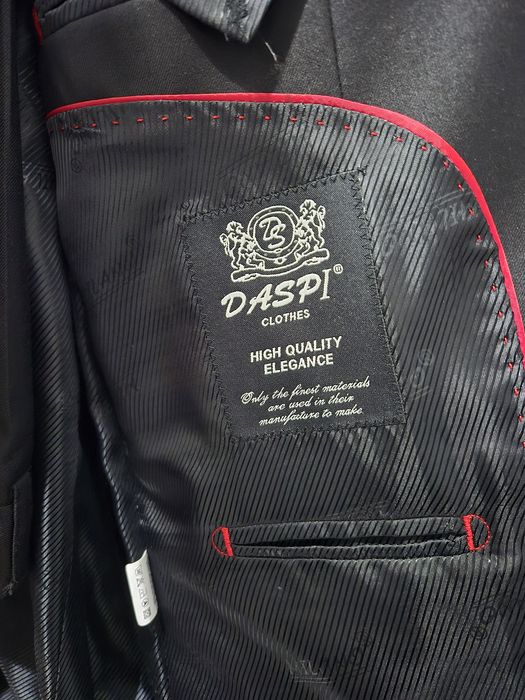 Costum elegant pentru bărbați.