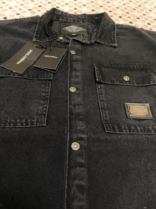 Vând geaca jeans tip cămașă