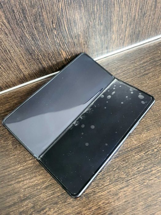 Телефон samsung Z Fold4.
