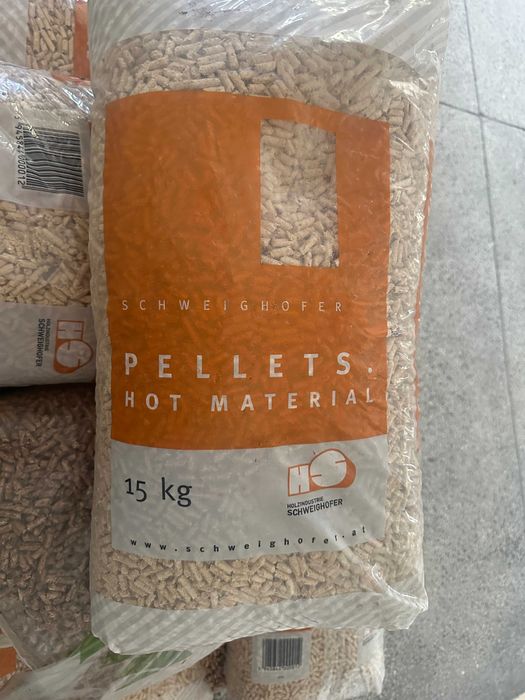 Продавам чисто нова италианска Пелетна камина COLA