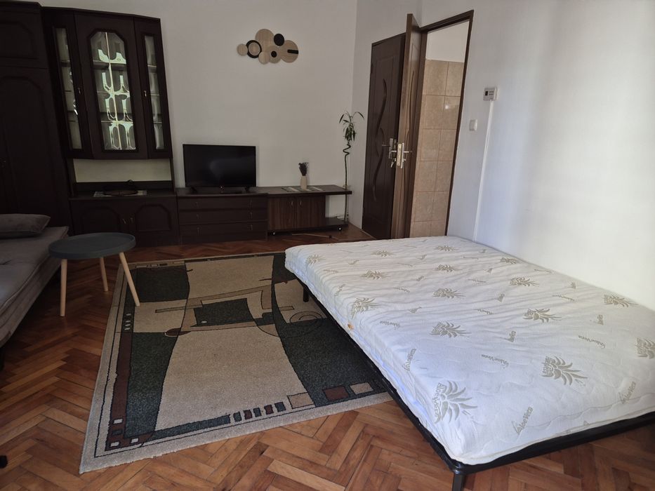 Inchiriez apartament 45 mp la casa -str  Hasdeu