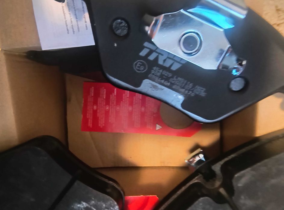 TRW комплект накладки за предна ос на bmw e39 е46