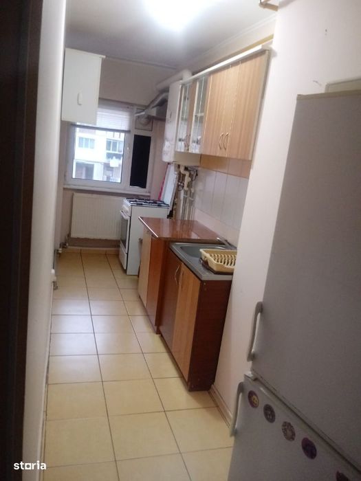 Ofer spre închiriere garsoniera Mioveni mobilata și utilata,etaj 1