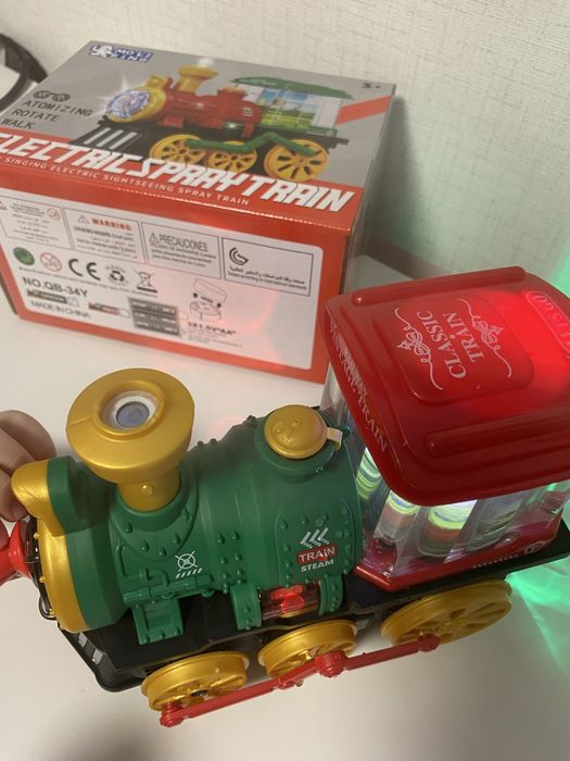 Детски музикален локомотив с пушек, светлини и въртящи се картинки