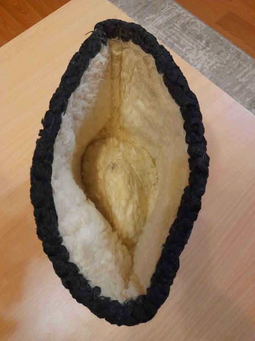 Caciula barbateasca Astrahan culoare negru stare perfecta