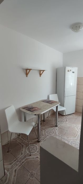 Închiriez Ap.2 cam. Etaj 2.  Nufărul