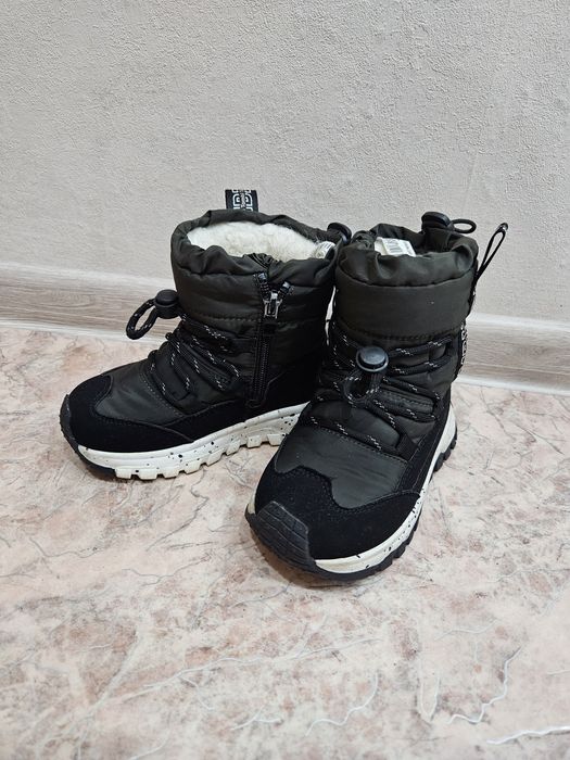 Продам зимние ботинки 26 р.