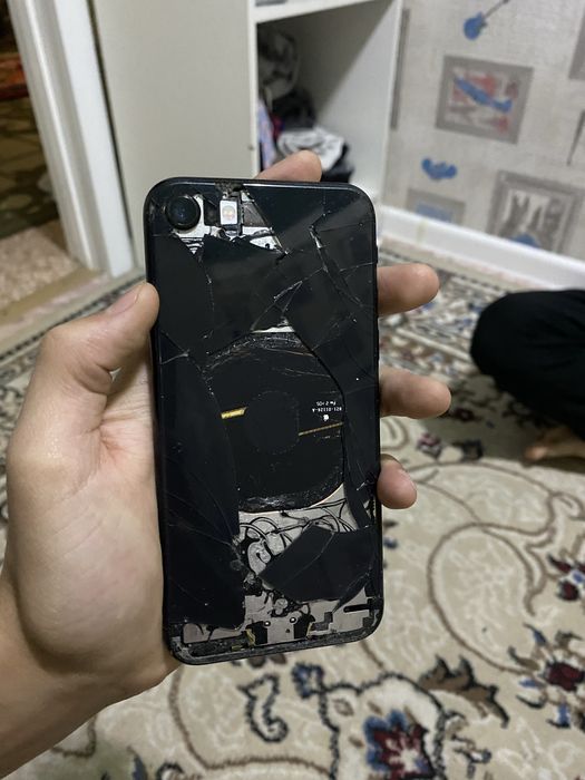 продам ,Iphone SE
