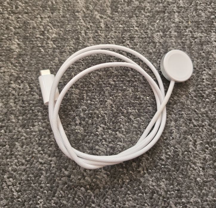 iPhone 15 Pro Max + Apple Watch Series 10