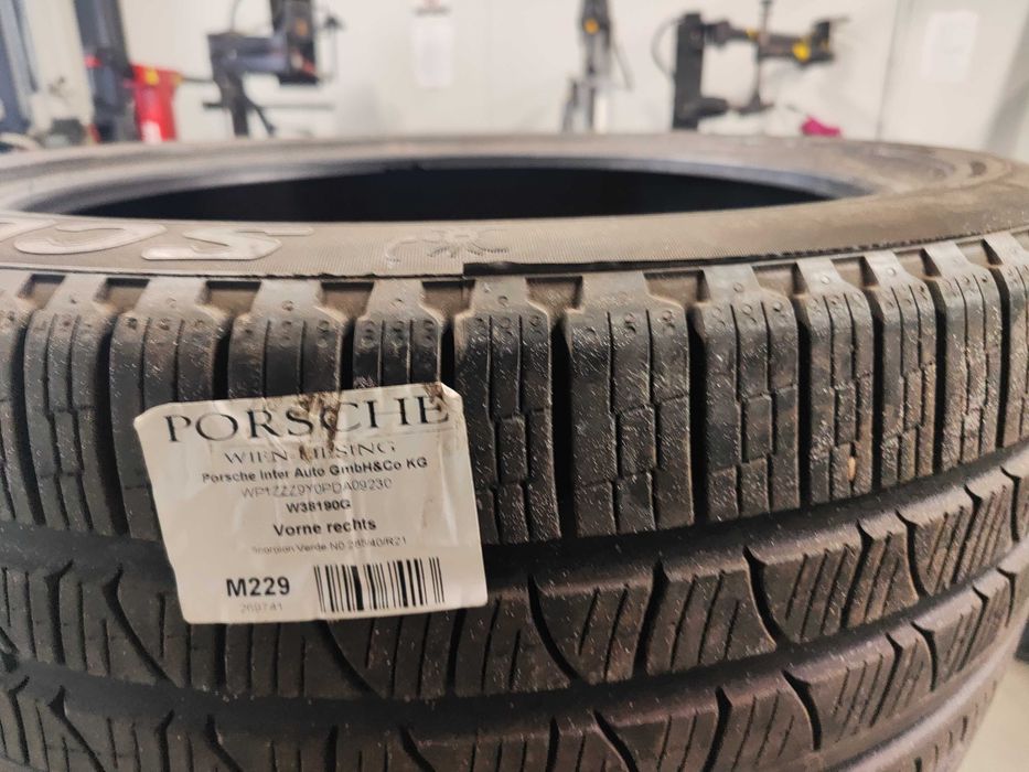 2бр. всесезонни гуми 315/35/21 Pirelli