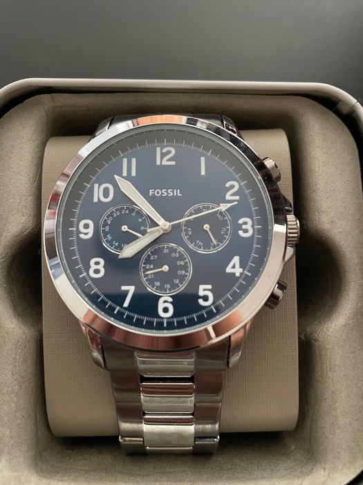 Часовник Фосил чисто нов