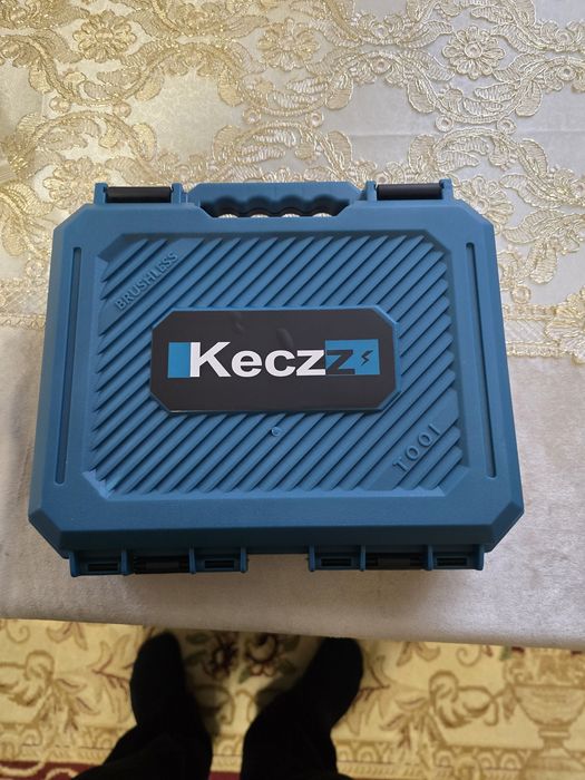 Шуруповерт новый  оригинал