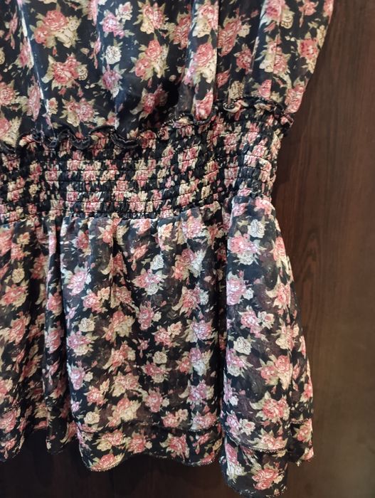 Два броя леки ефирни блузи - общо 10 лв.