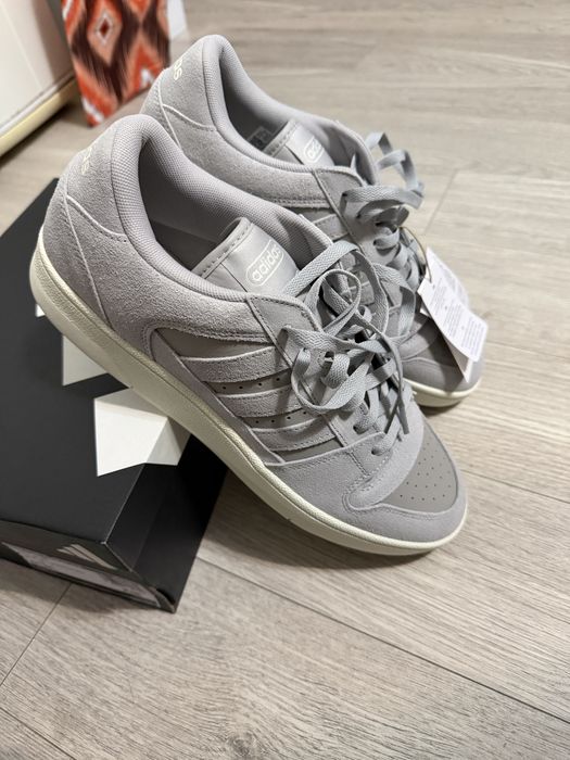 Продам оригинальные кроссовки Adidas