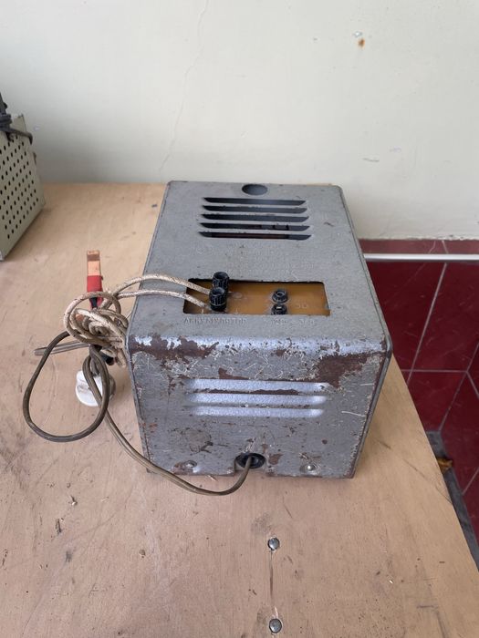 Зарядник 12 волт акумуляторга