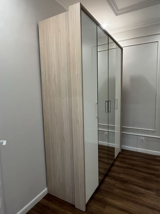Продается Шкаф 4х дверный