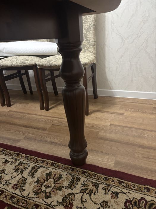 Продам стол обеденный