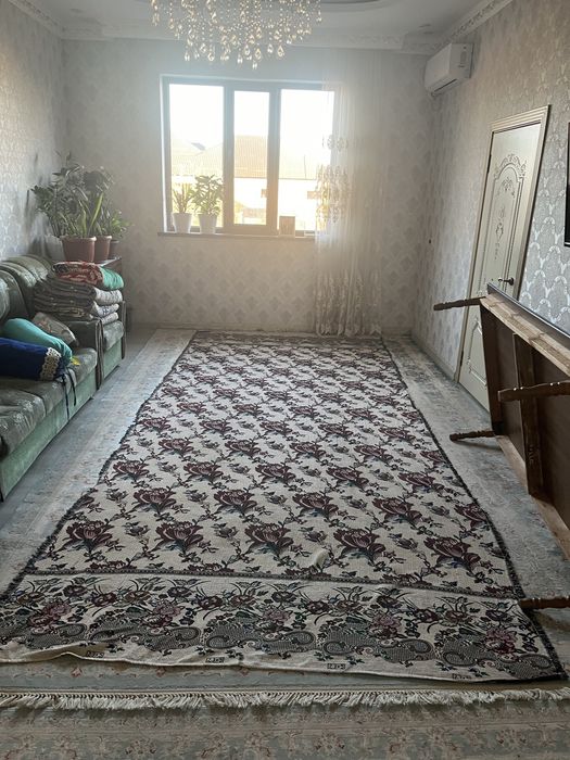 Продается ковры.Кілем сатылады.