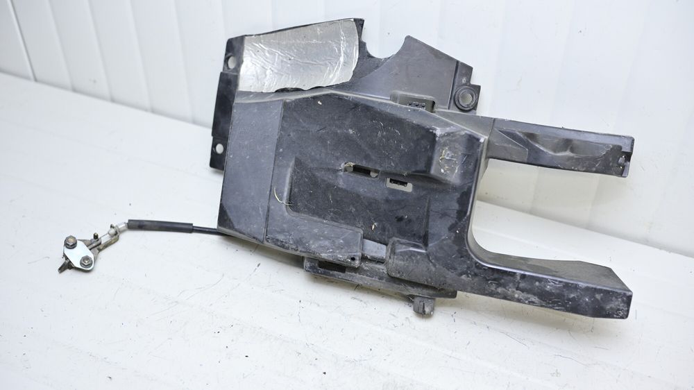 Undertail Plastic Roata Spate Incuietoare Sa Yamaha FZ6 2004 - 2009