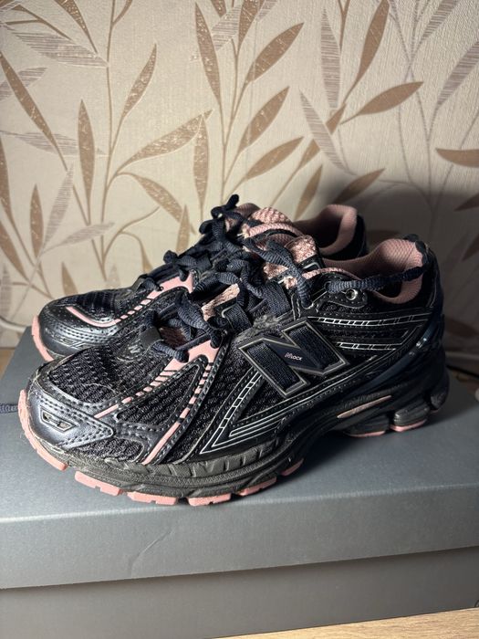 new balance 1906 black/pink