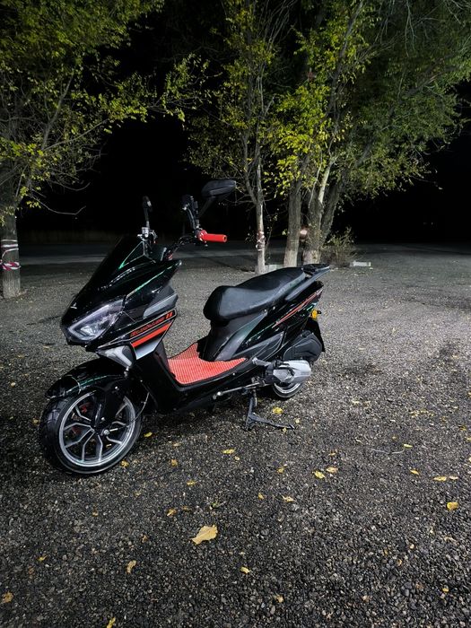 Макси скутер мопед