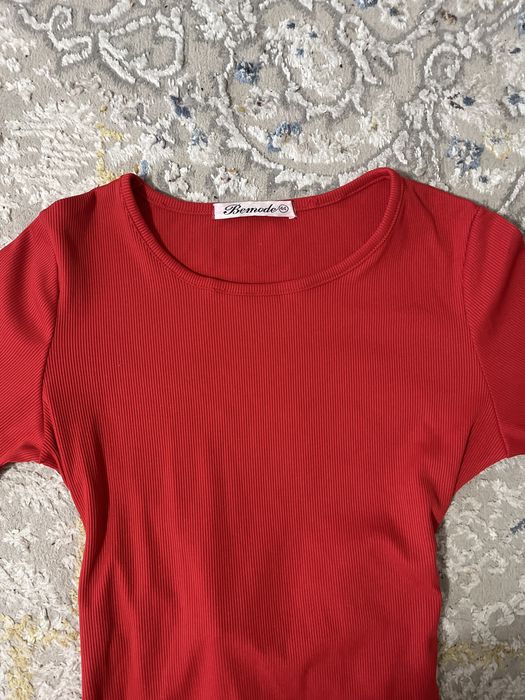 Продаю платье красное длинное