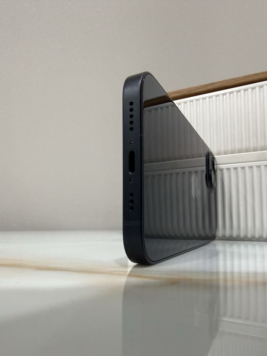 Продам Айфон IPhone 13