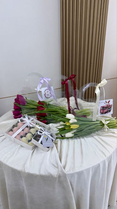 Цветы, тюльпаны, клубника в шоколаде!