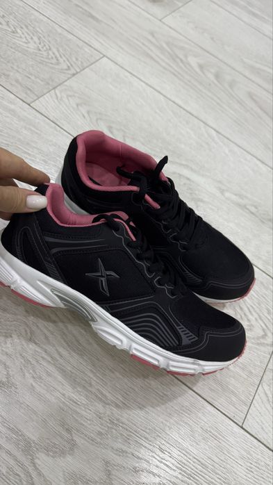 Новые кроссовки женские