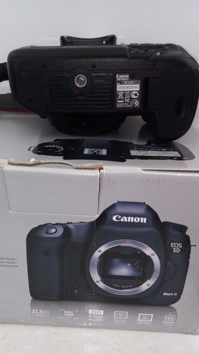 Продам Canon 5D mark III.