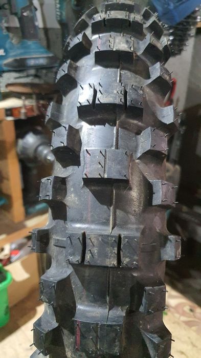 110 80 R18 Metzeler NOU